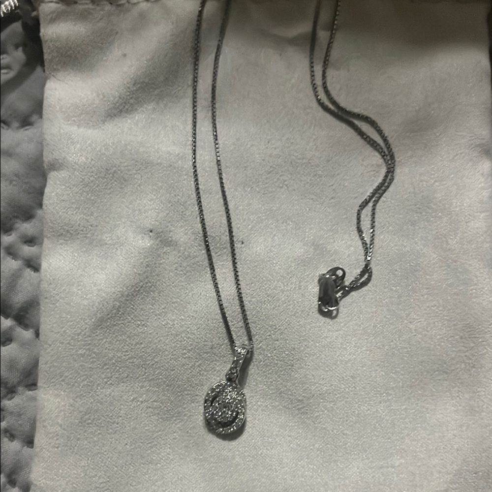 Elegant Silver Pendant Necklace